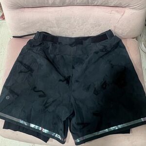 Lululemon men’s Surge Lined Short Bold Lines